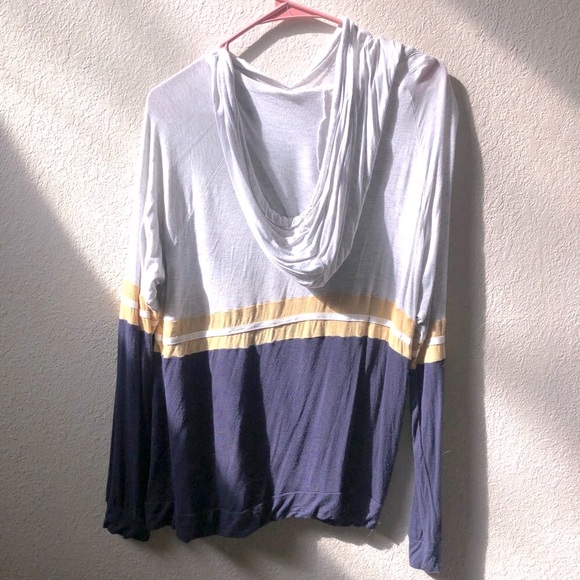 Lightweight colorblock hoodie - Picture 2 of 4